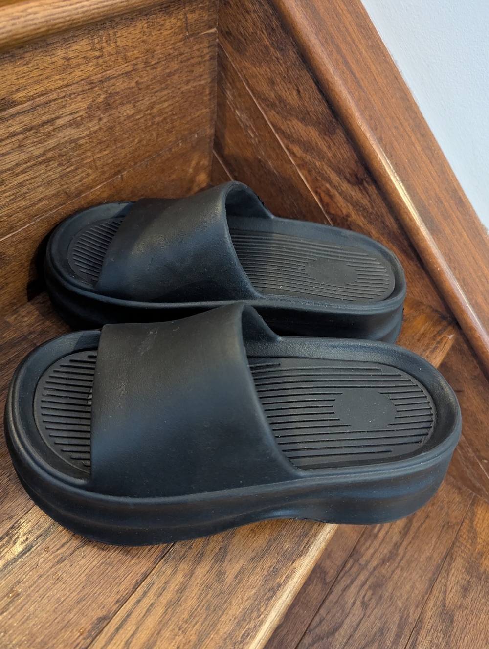 Platform slides With a chunky '90s sole Lightweight Comfy Black Shoes Sz 38 (7) - Picture 3 of 14
